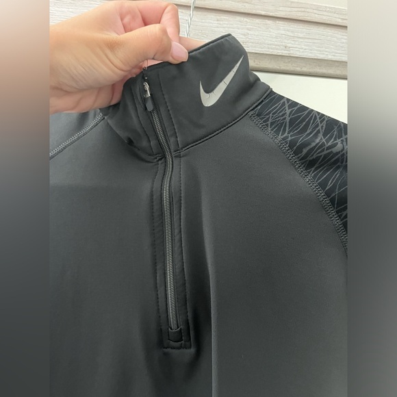 Nike Quarter Zip - Picture 2 of 5